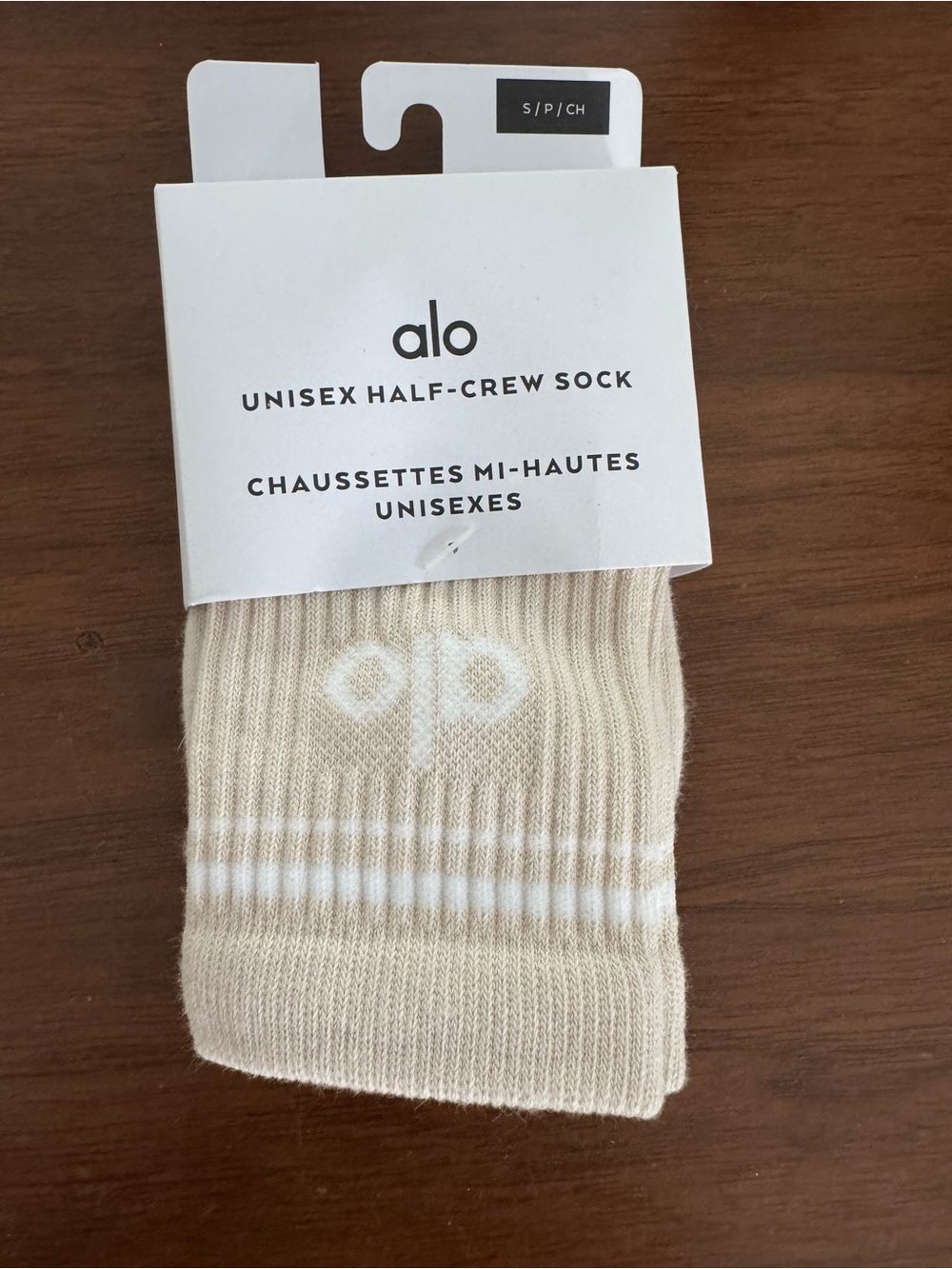 ALO Yoga Unisex Half-Crew Throwback Socks